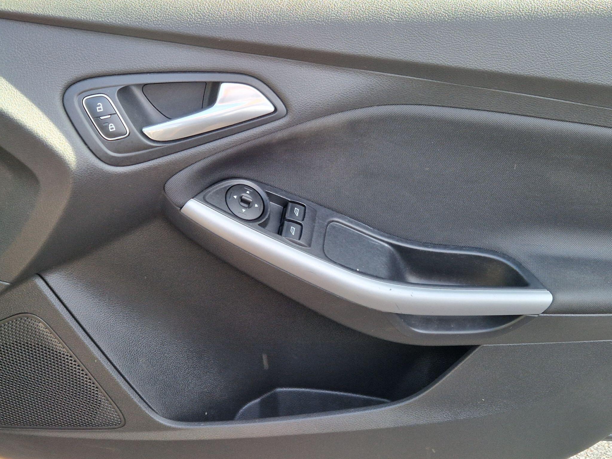 Ford Focus - Image 32