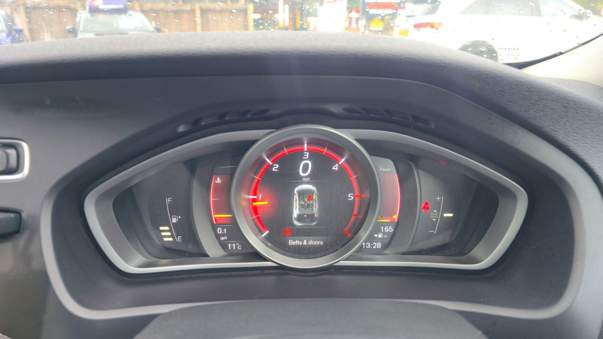 Volvo V40 - Image 18