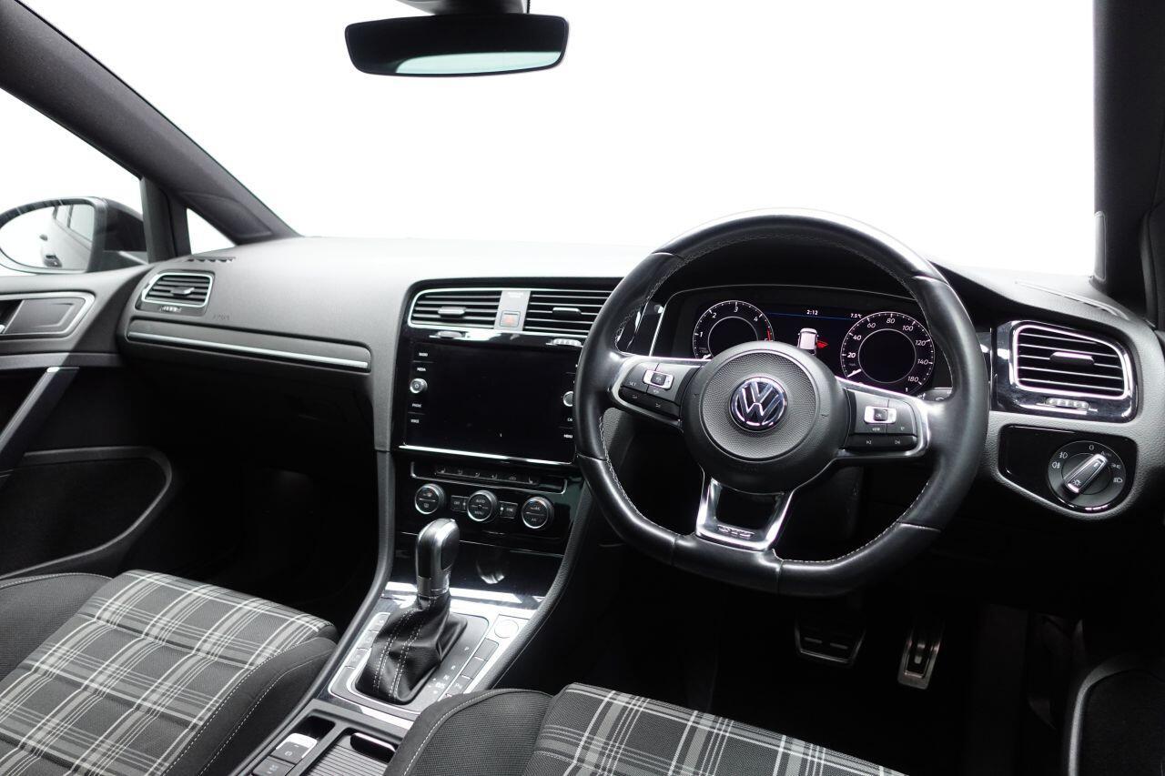 Volkswagen Golf - Image 17