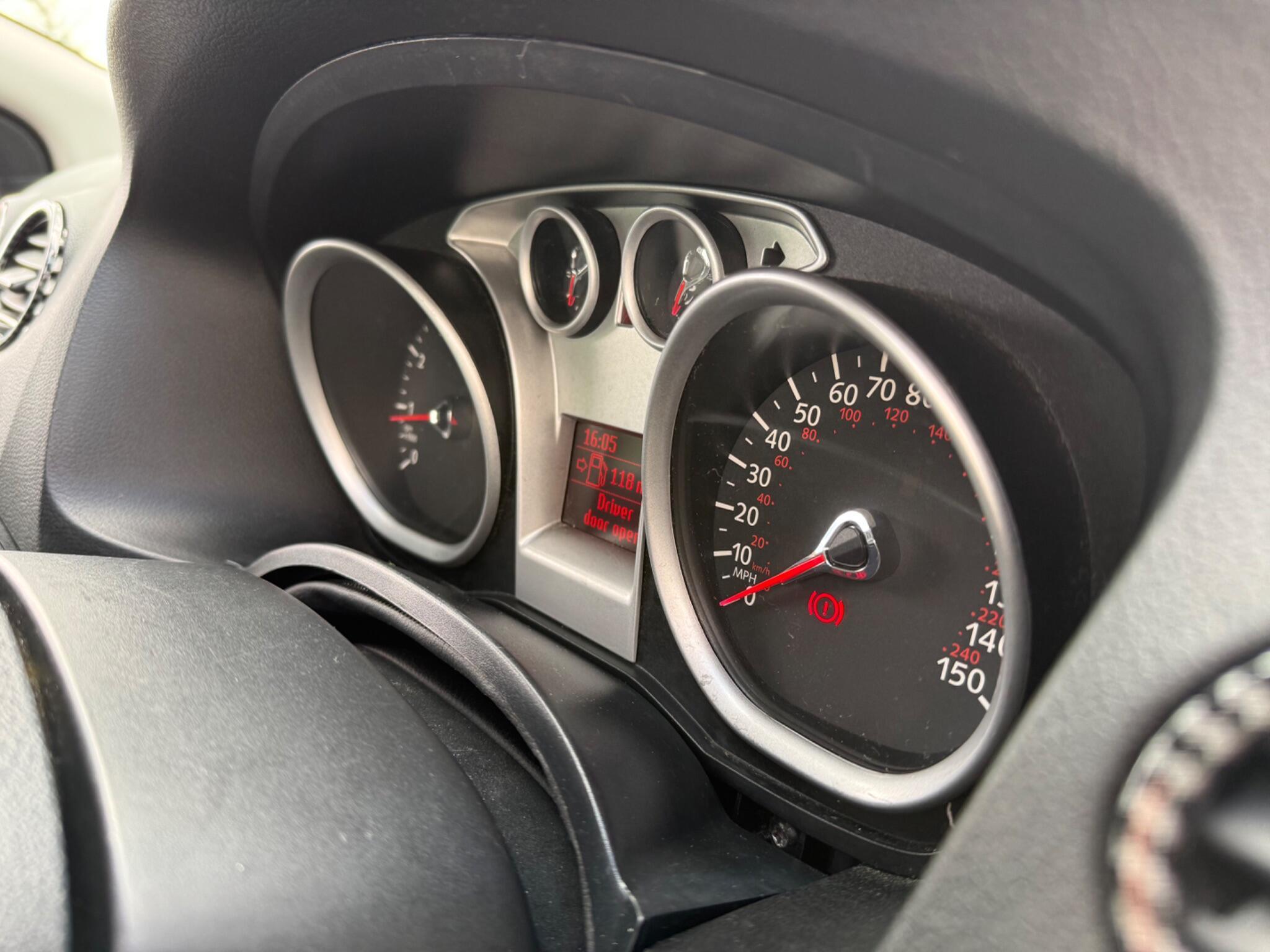 Ford Focus - Image 19