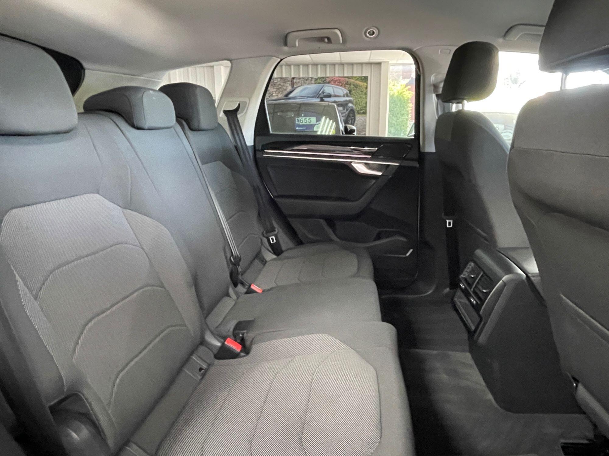 Volkswagen Touareg - Image 28