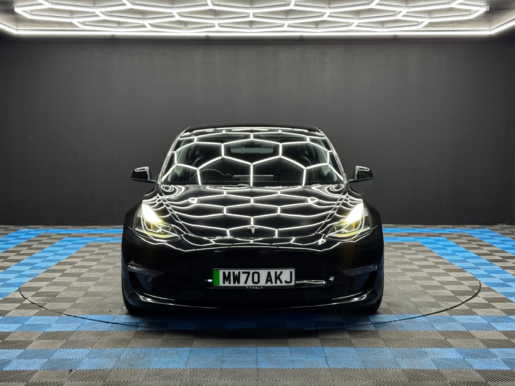 Tesla Model 3 - Image 2