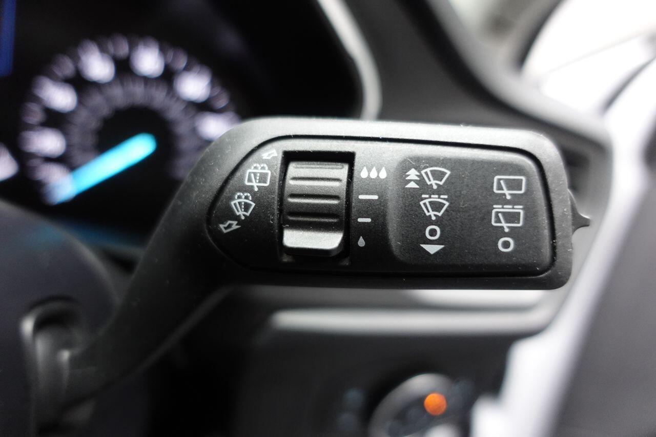 Ford Focus - Image 38