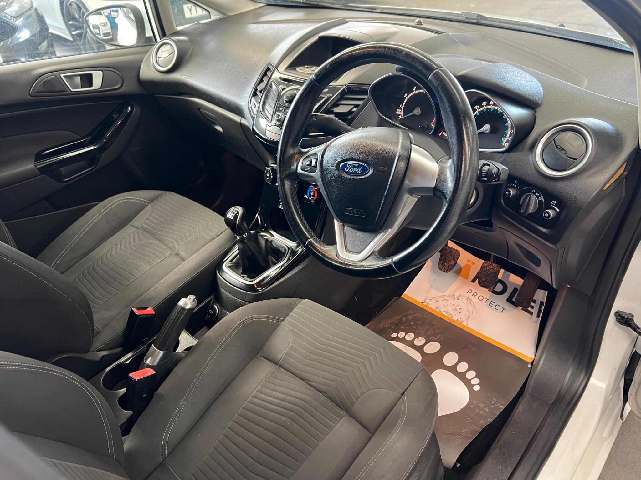 Ford Fiesta - Image 15