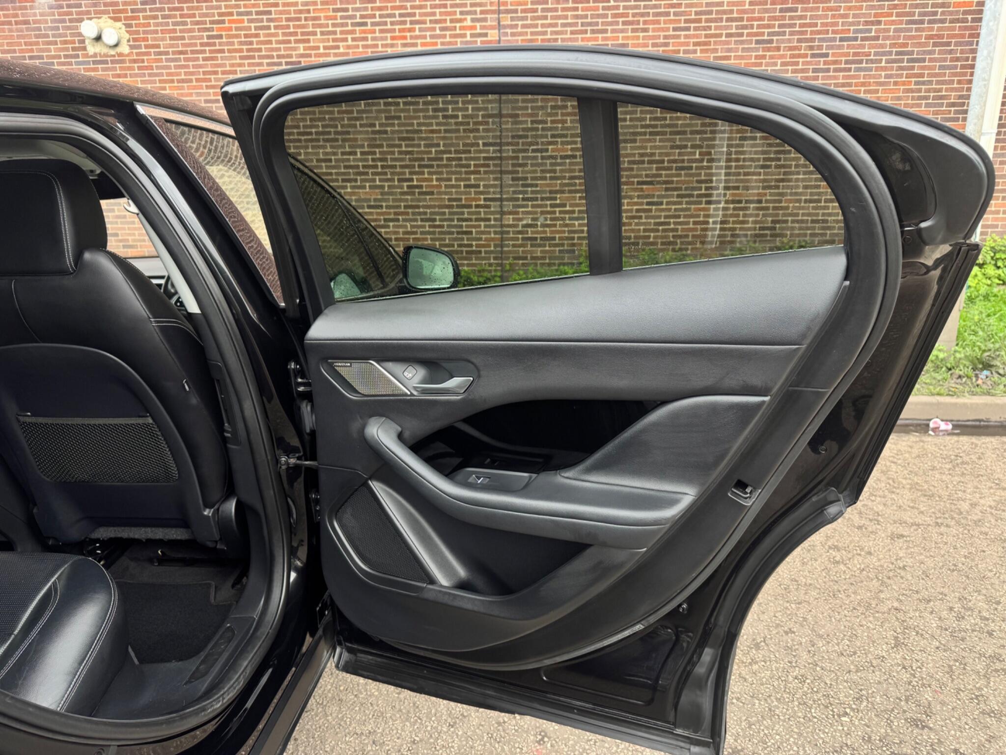 Jaguar I-Pace - Image 37