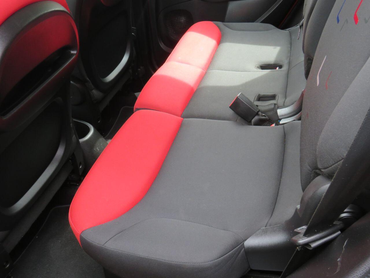 Fiat 500L - Image 11