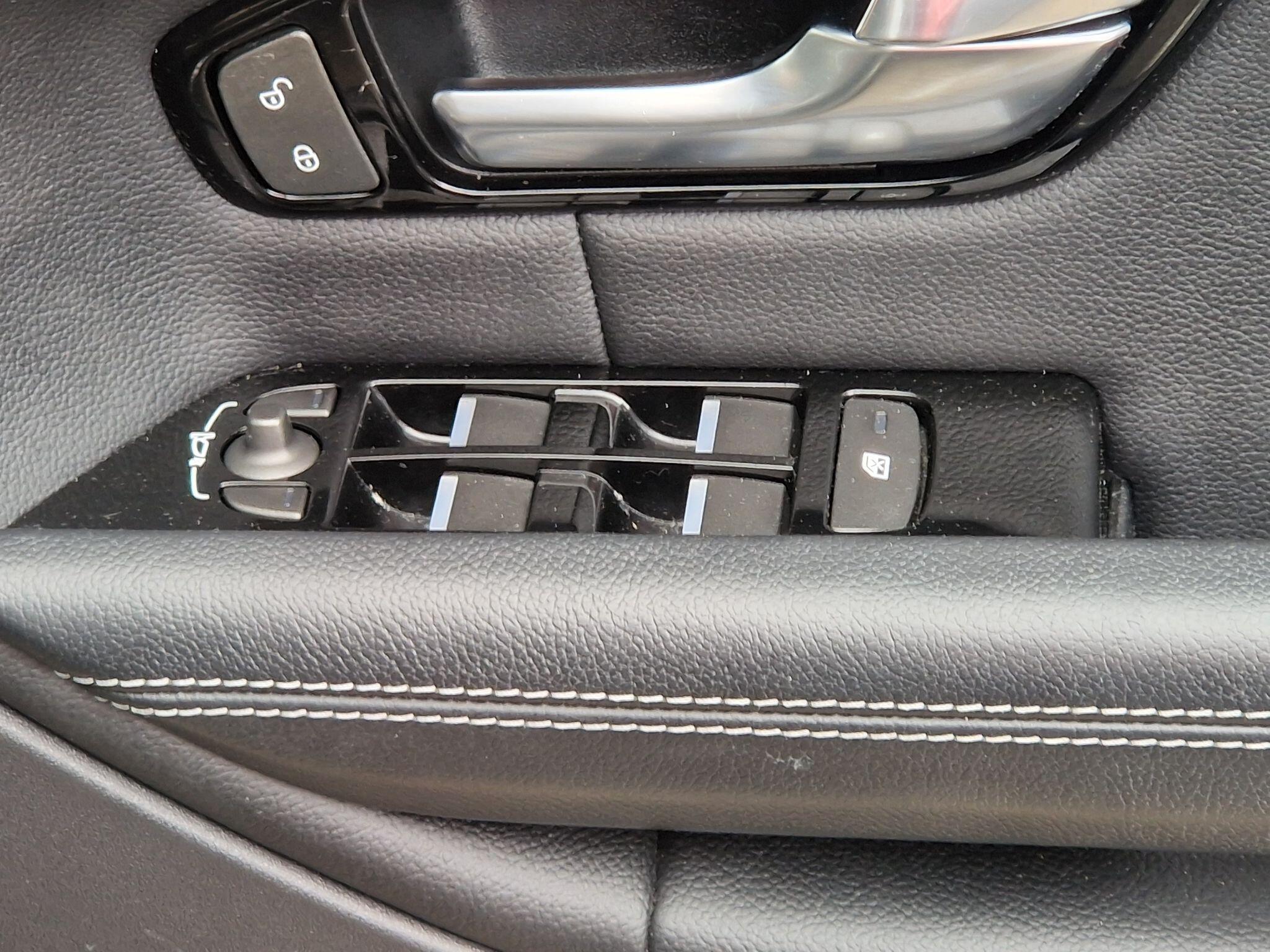 Land Rover Range Rover Evoque - Image 34