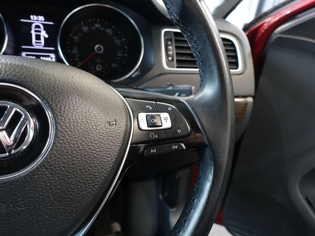 Volkswagen Jetta - Image 24