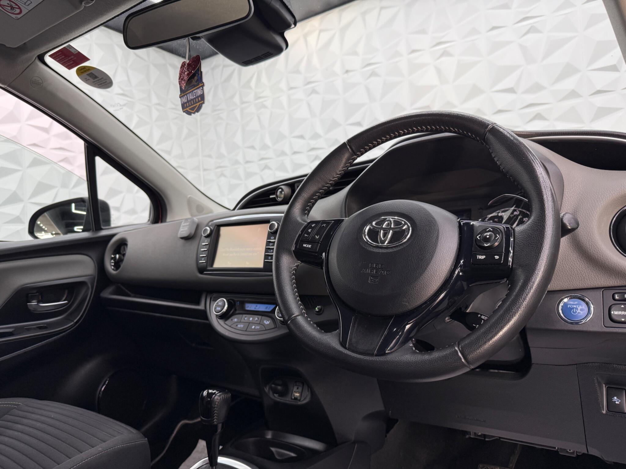 Toyota Yaris - Image 19