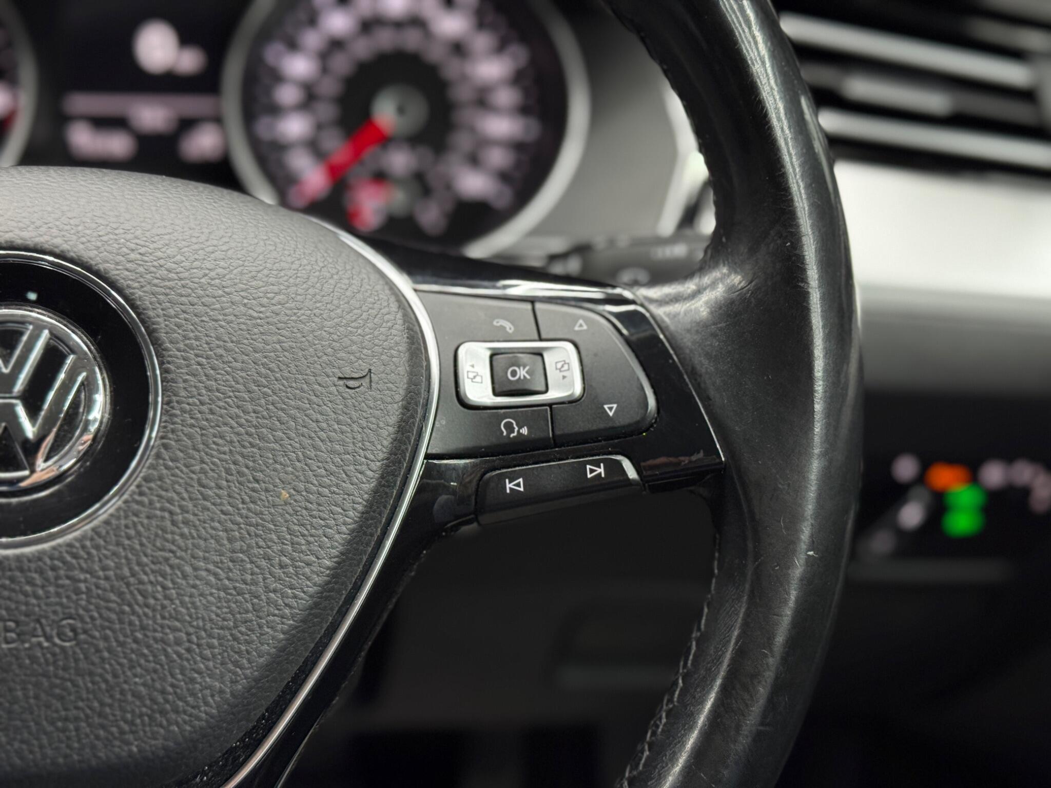 Volkswagen Passat - Image 20