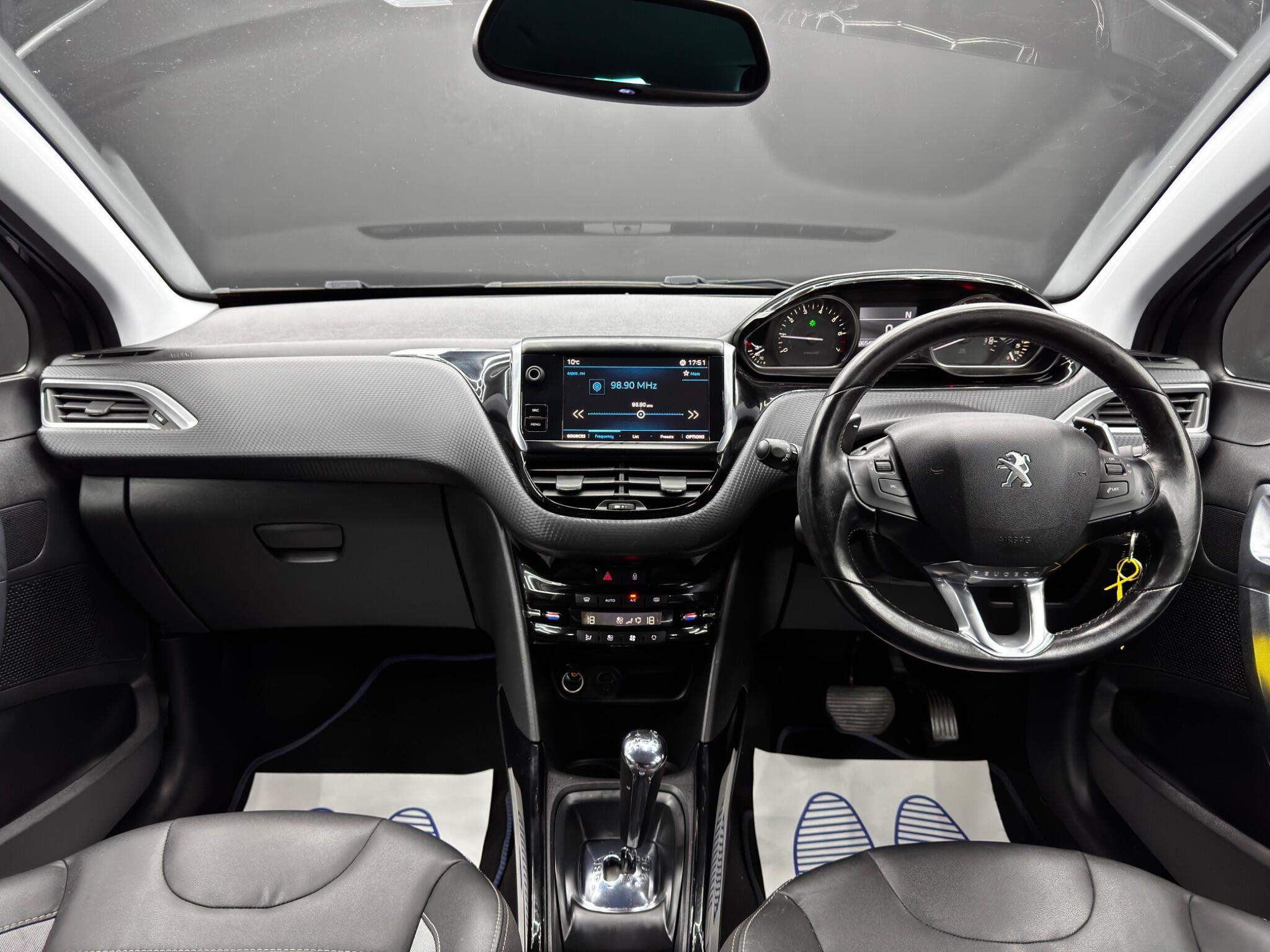 Peugeot 2008 - Image 10