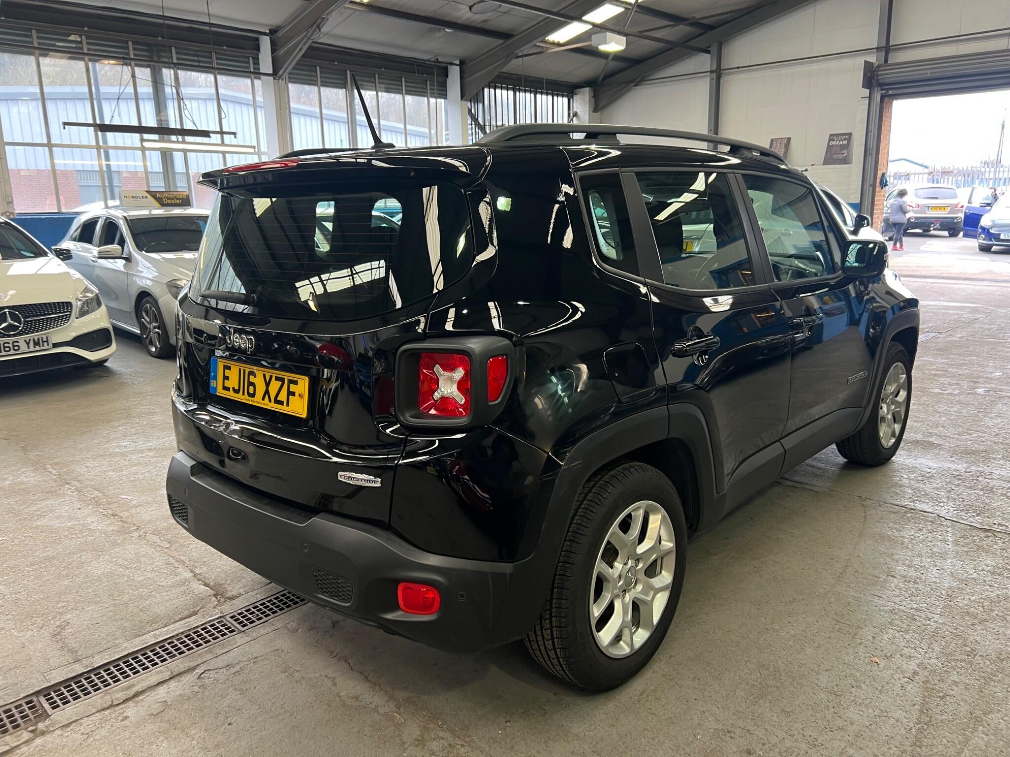 Jeep Renegade - Image 10