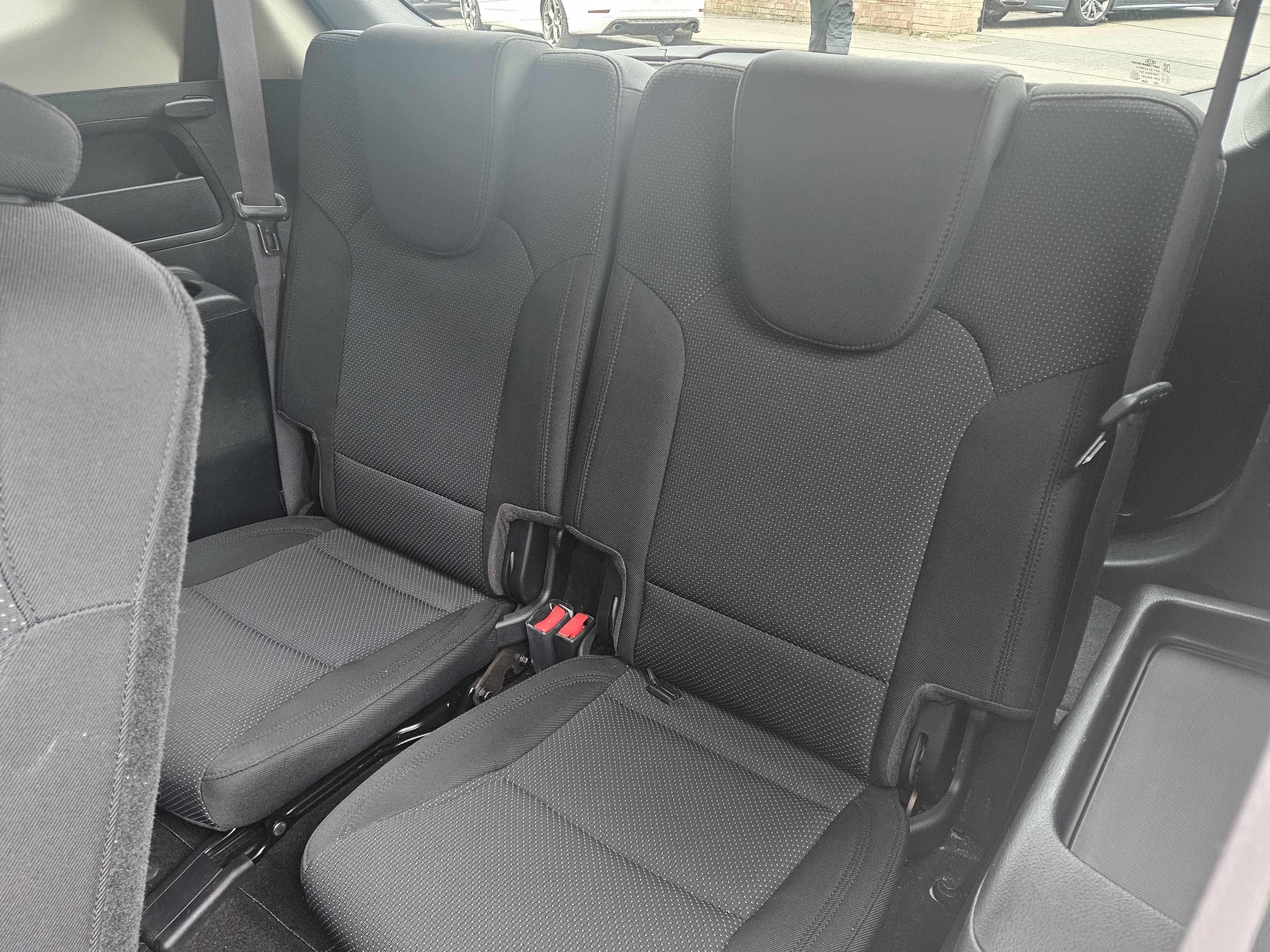 Kia Carens - Image 21