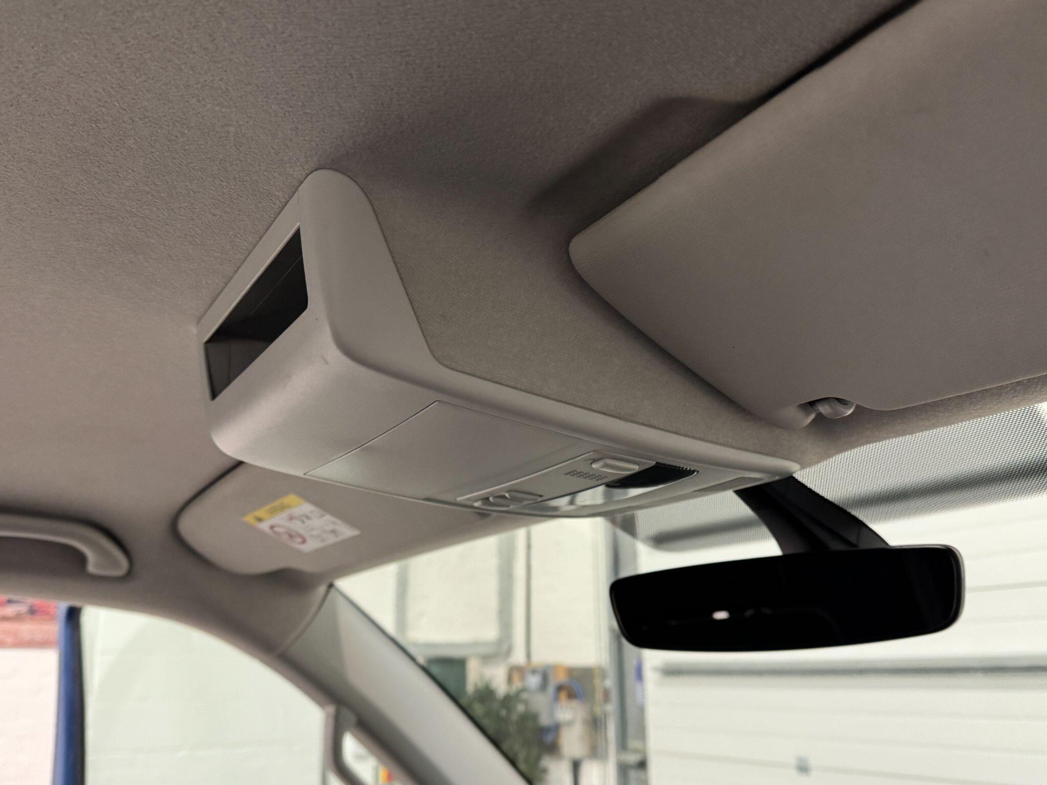 Volkswagen Transporter - Image 58