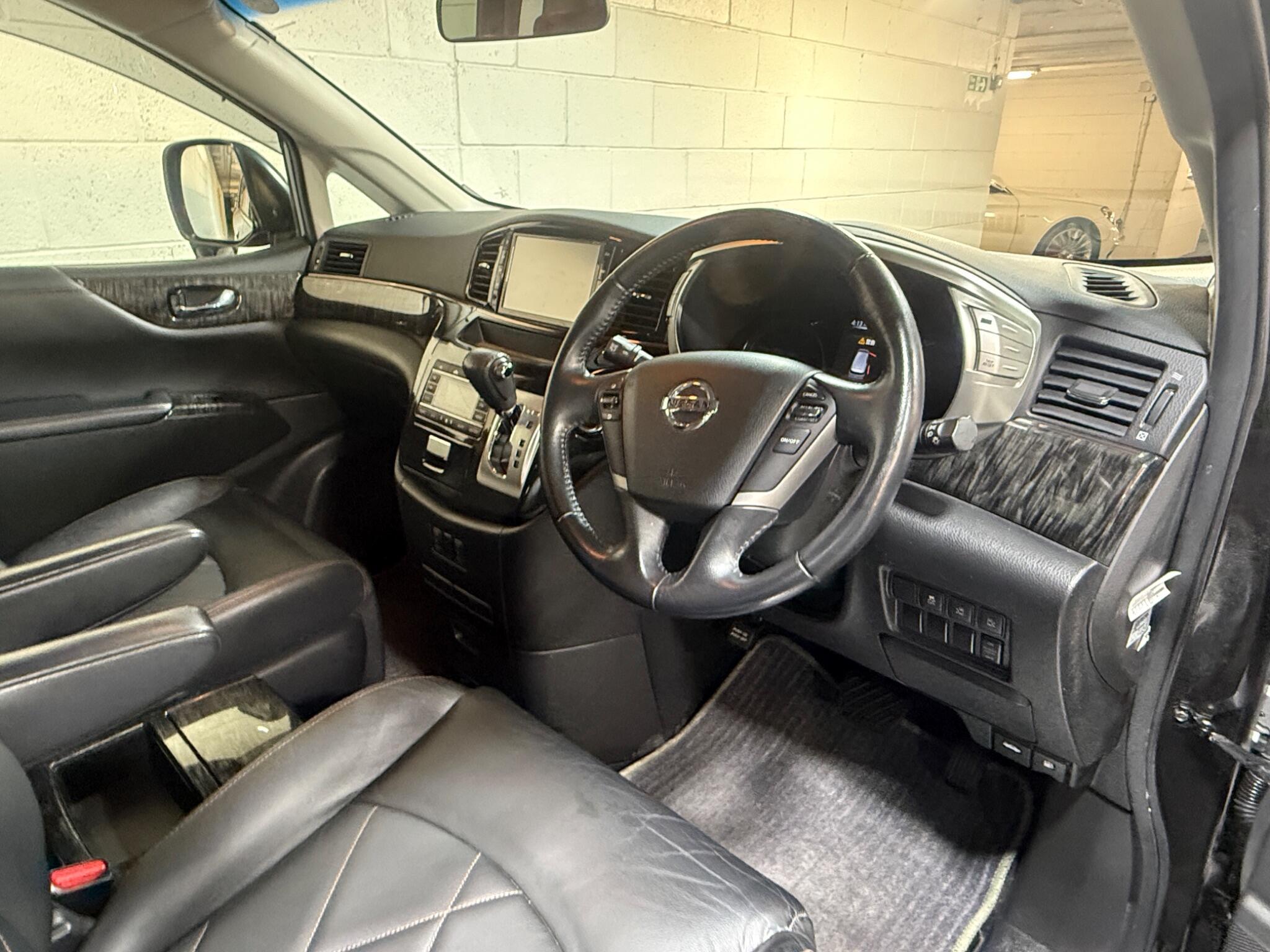Nissan Elgrand - Image 9