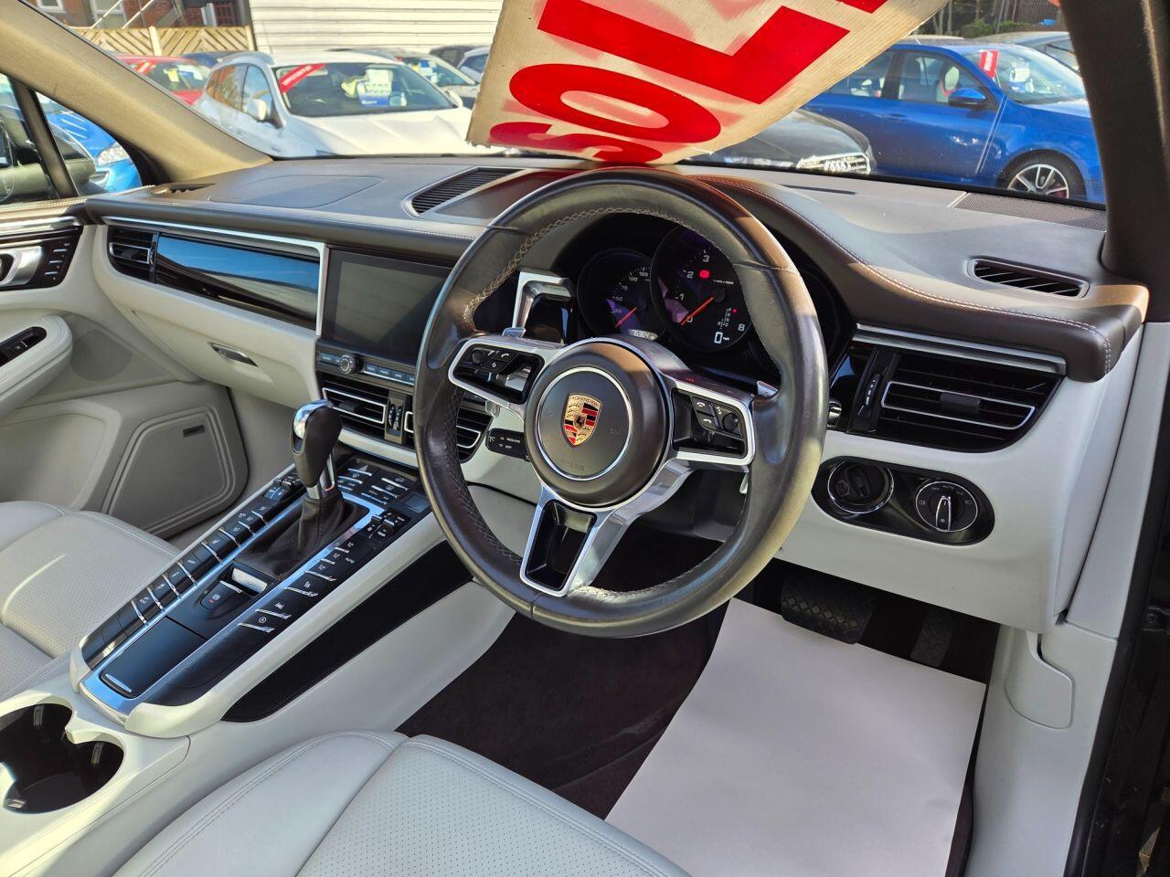 Porsche Macan - Image 18