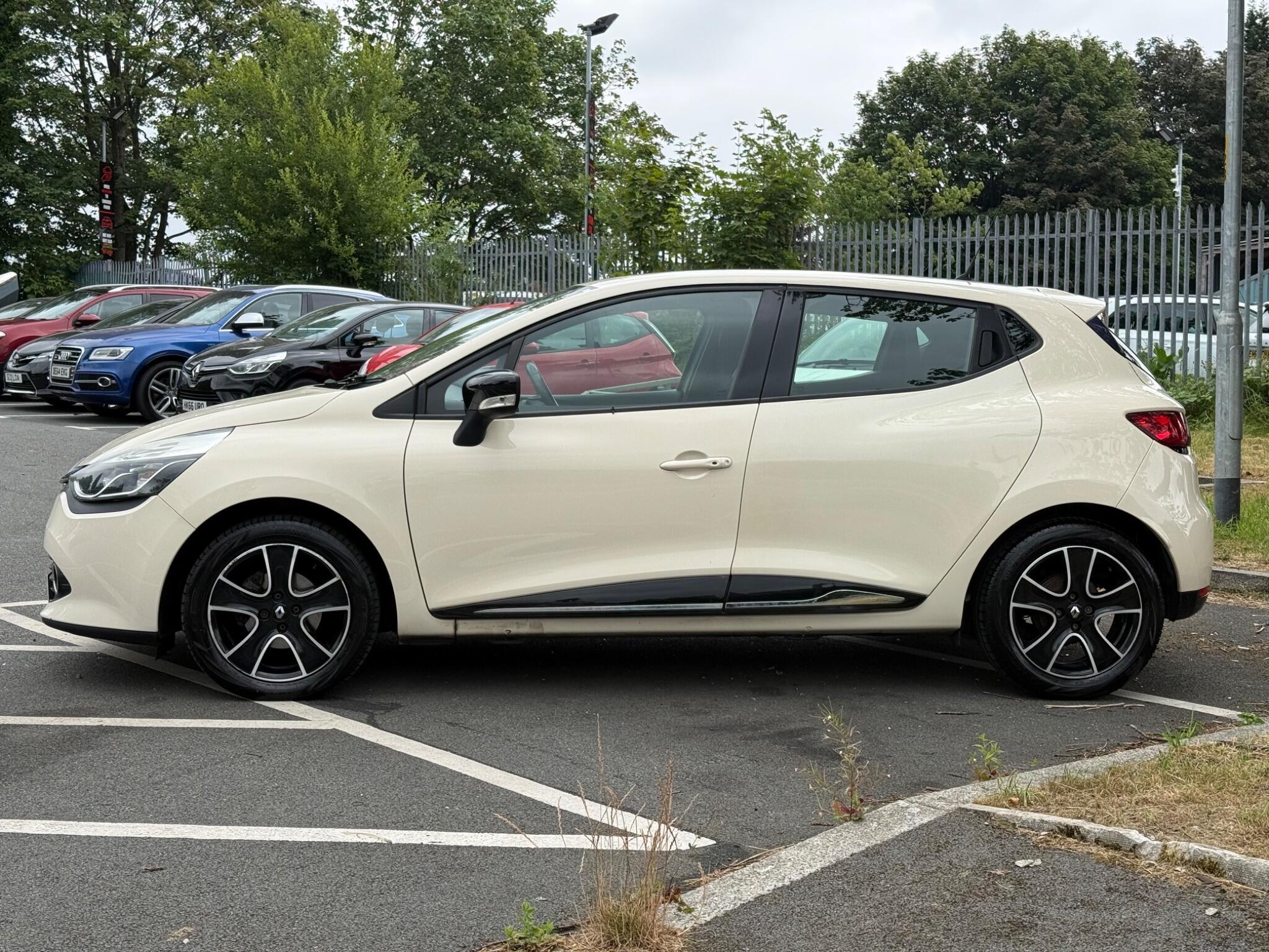 Renault Clio - Image 7
