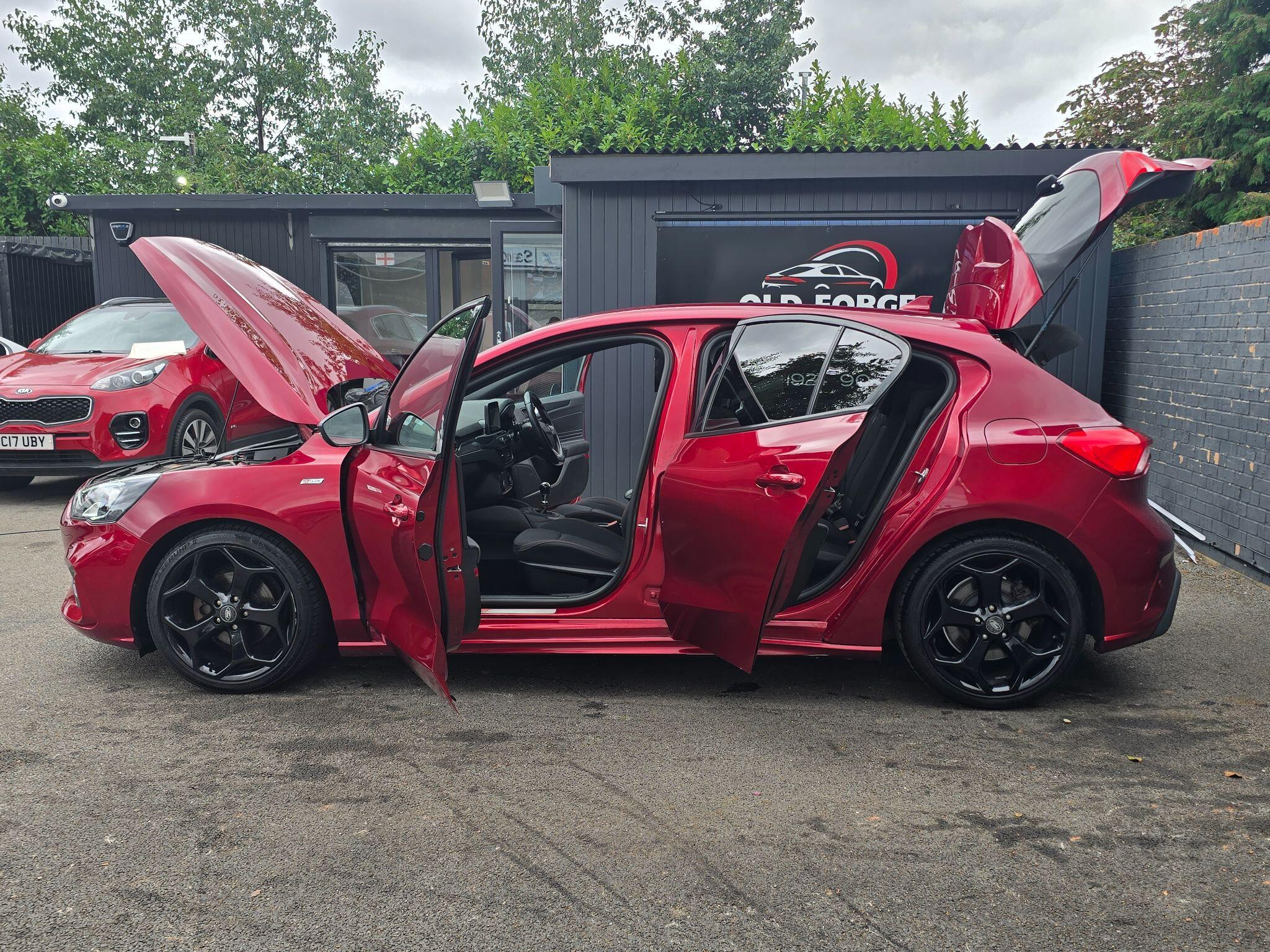 Ford Focus - Image 15