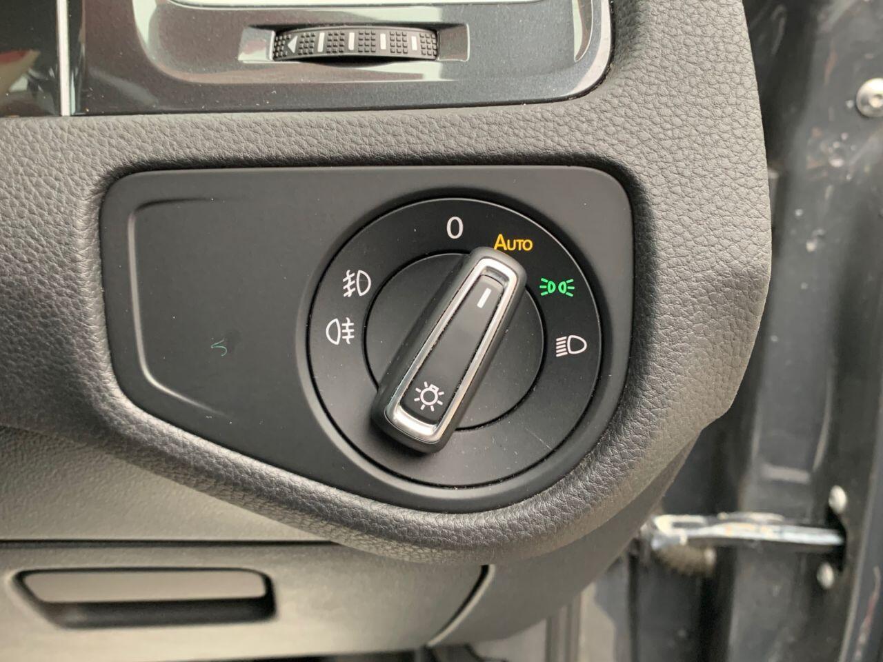 Volkswagen Golf - Image 20