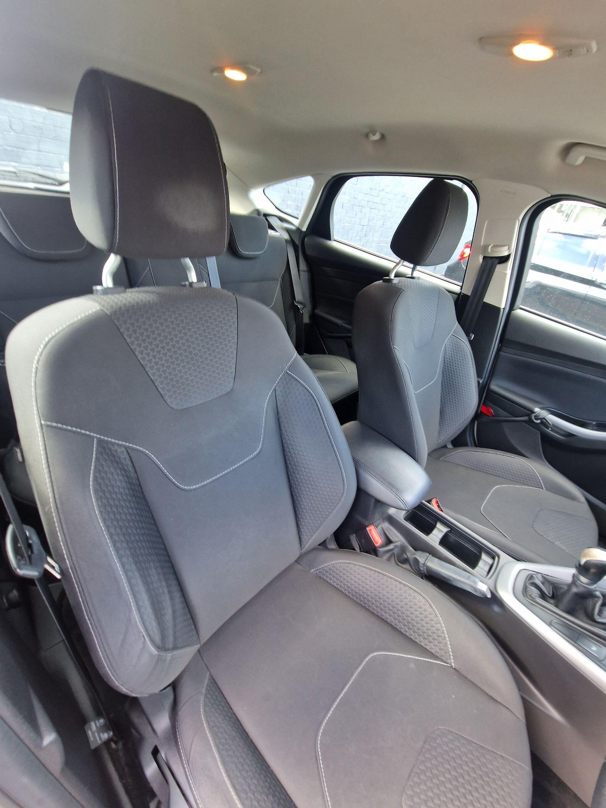 Ford Focus - Image 24