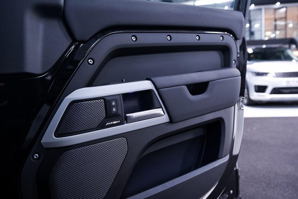 Land Rover Defender 110 - Image 28