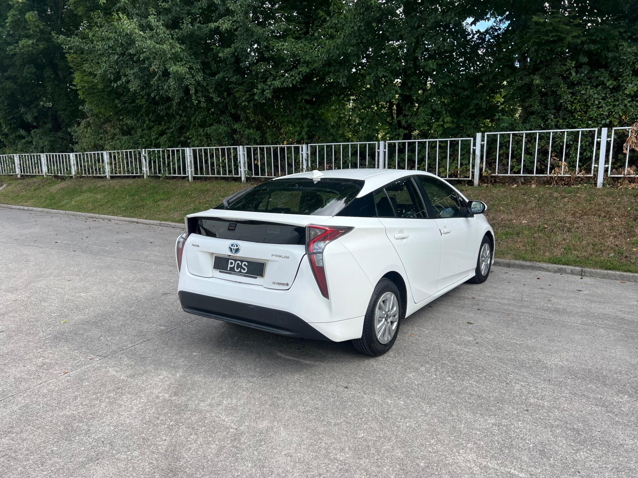 Toyota Prius - Image 12