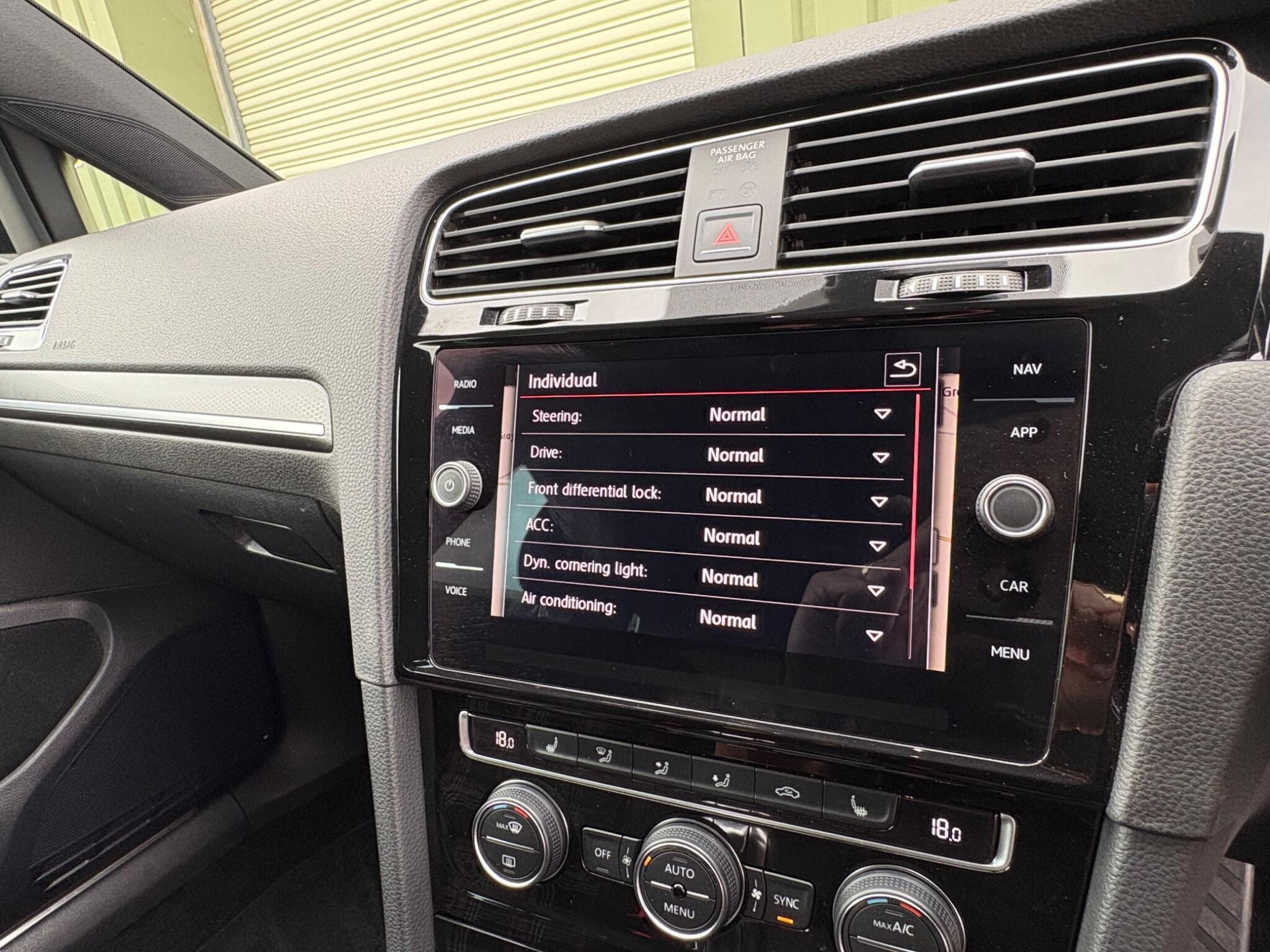 Volkswagen Golf - Image 16