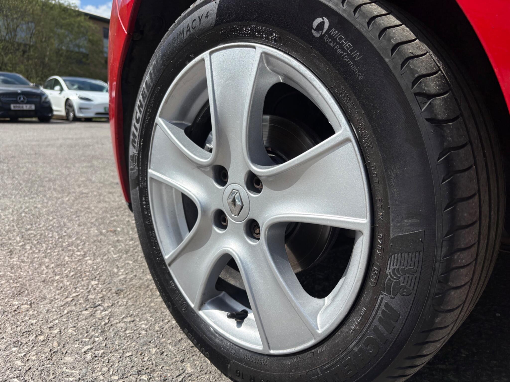 Renault Clio - Image 12