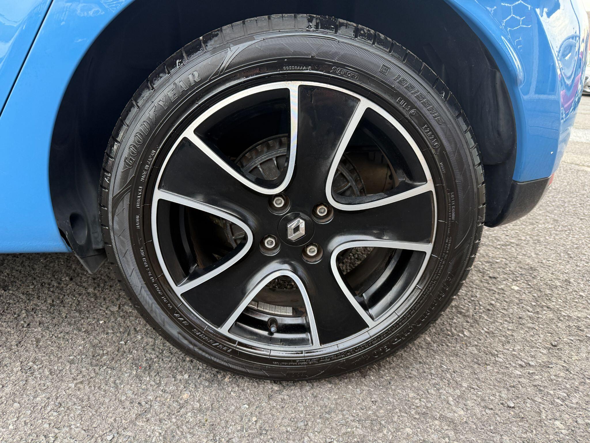 Renault Clio - Image 74