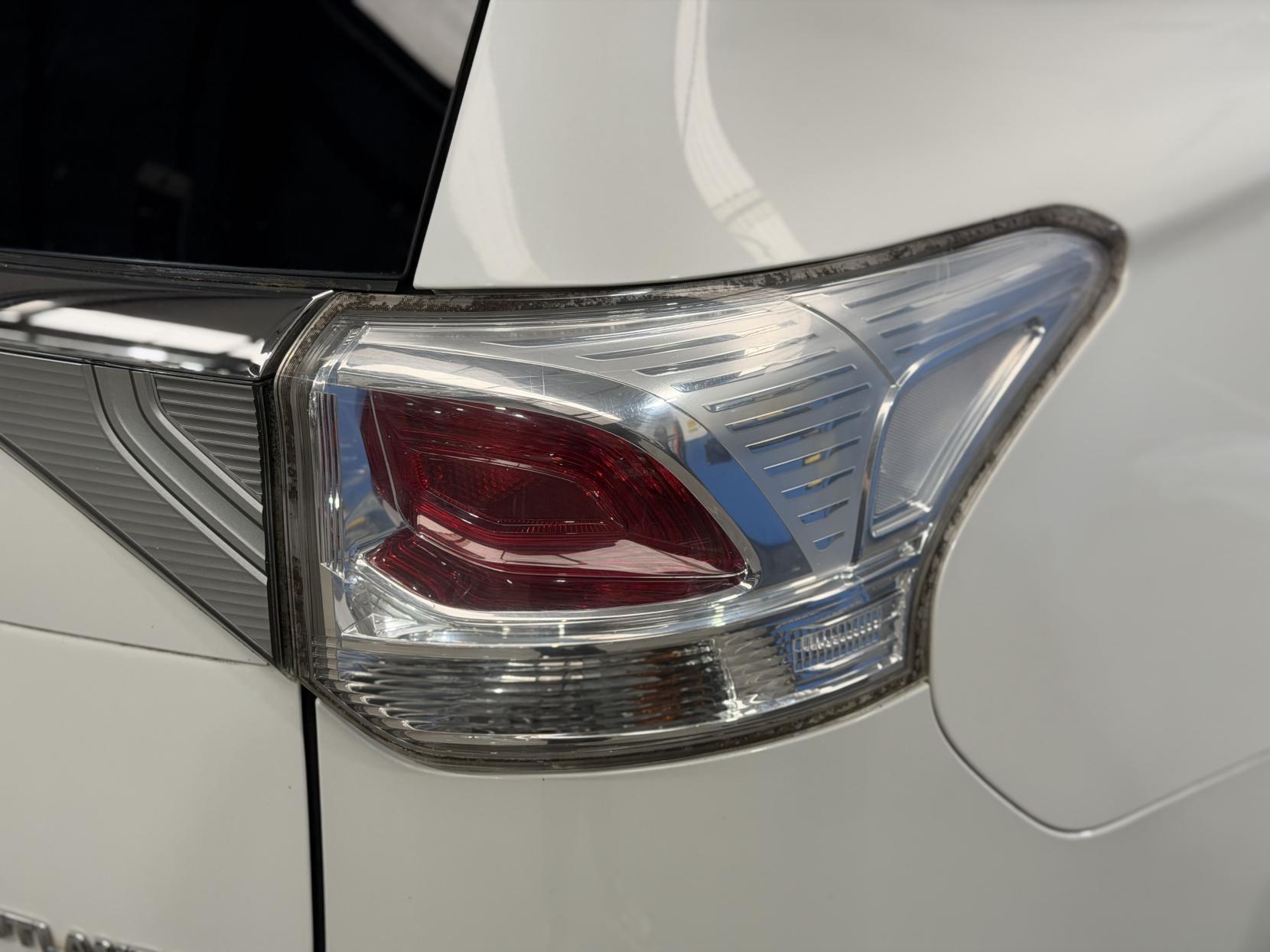 Mitsubishi Outlander - Image 12