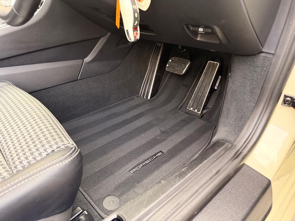 Porsche 911 - Image 57