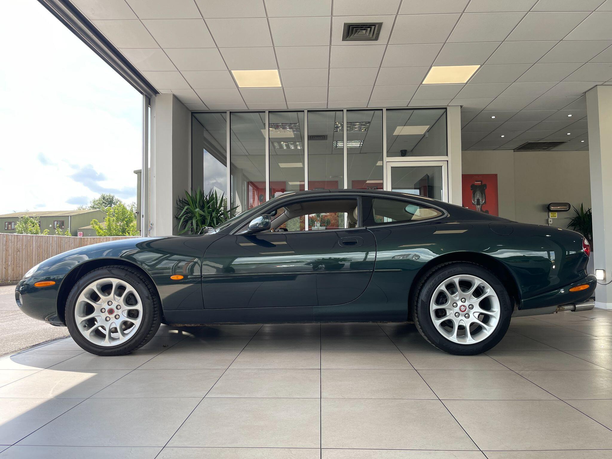 Jaguar XKR - Image 10