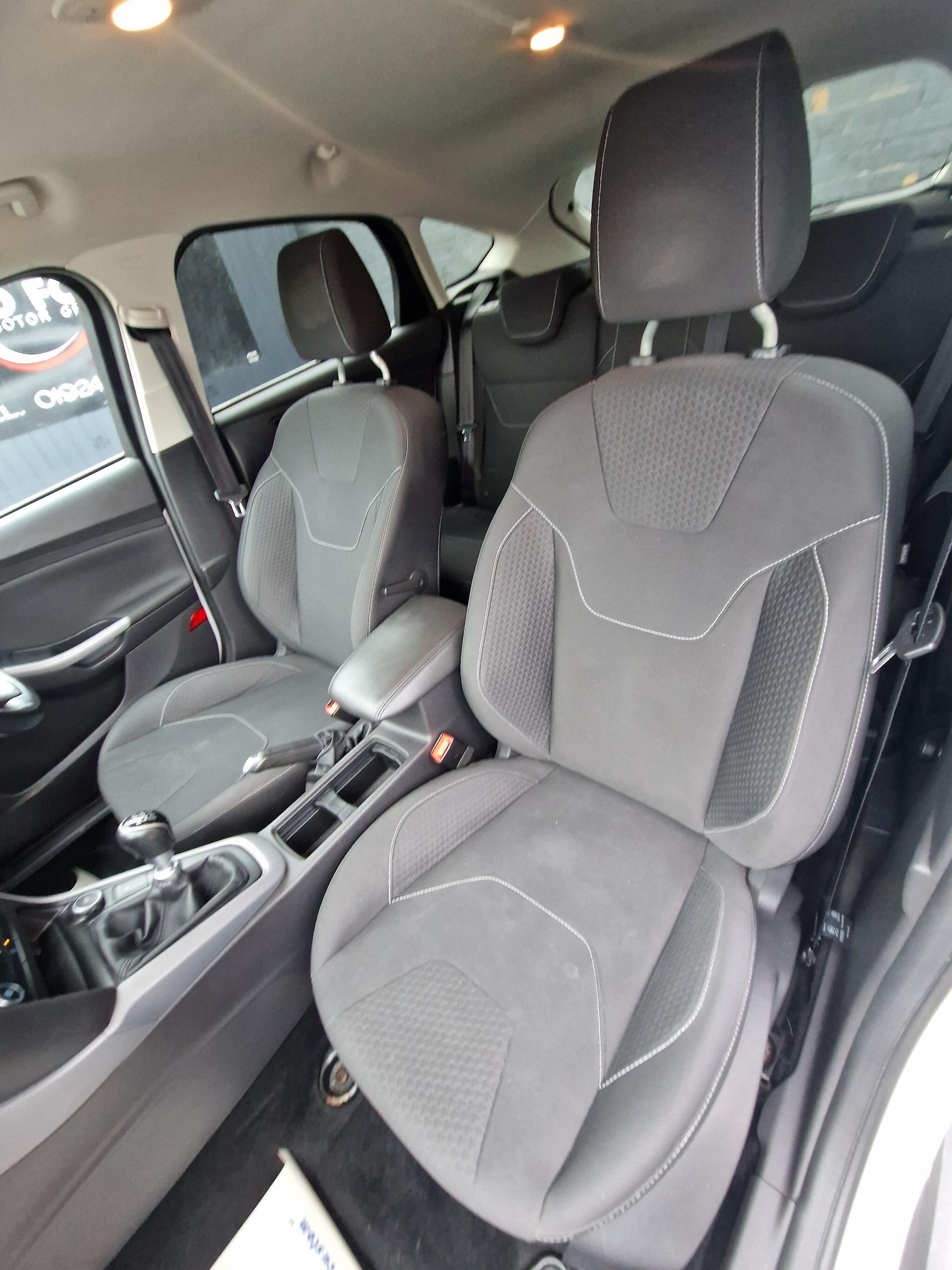 Ford Focus - Image 37