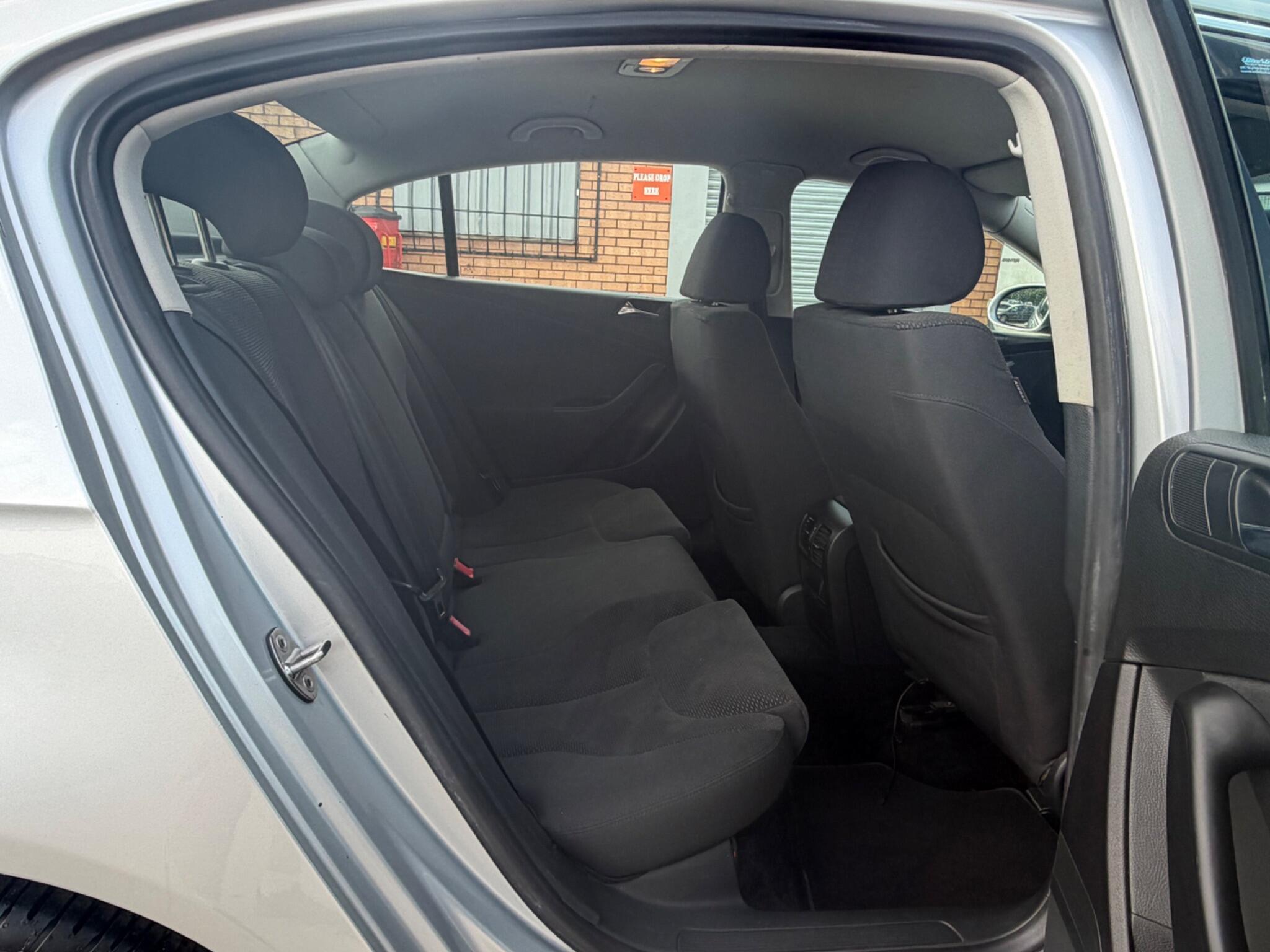 Volkswagen Passat - Image 13