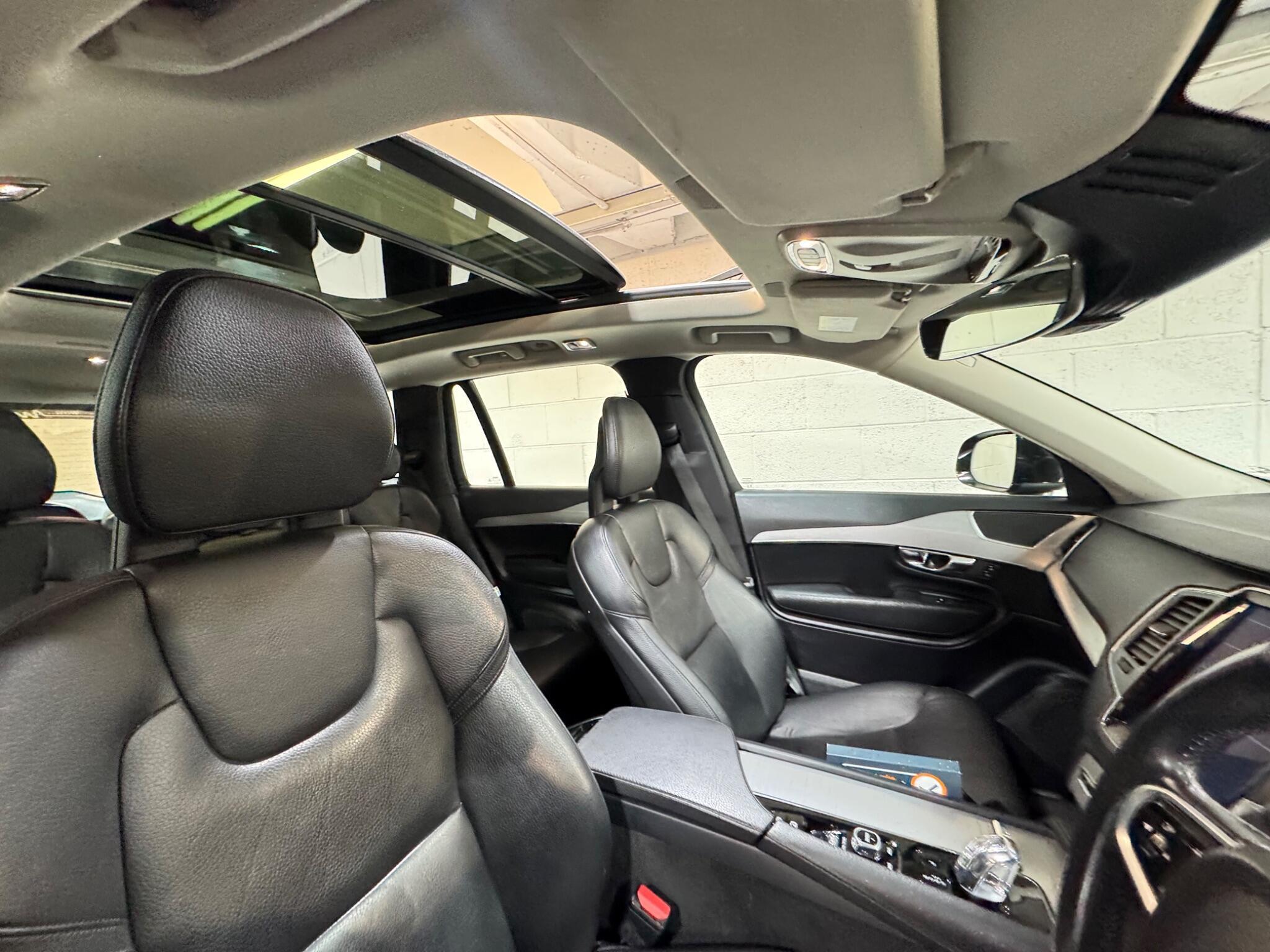 Volvo XC90 - Image 12