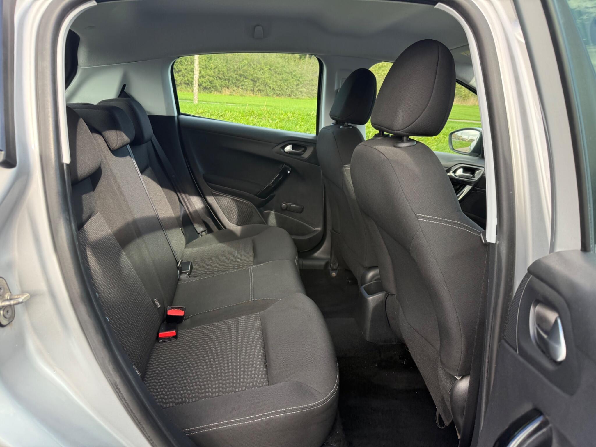 Peugeot 208 - Image 15