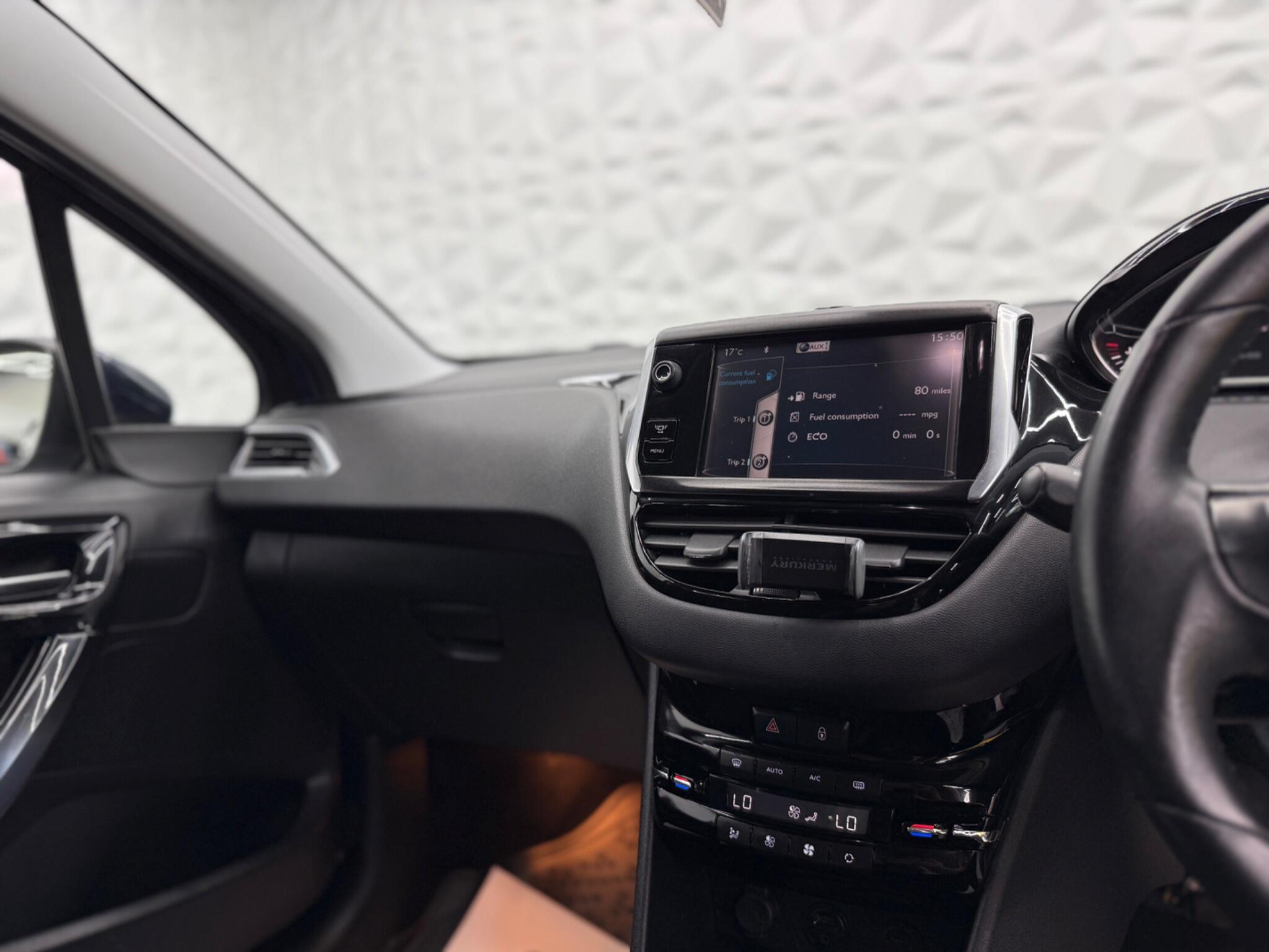 Peugeot 208 - Image 27