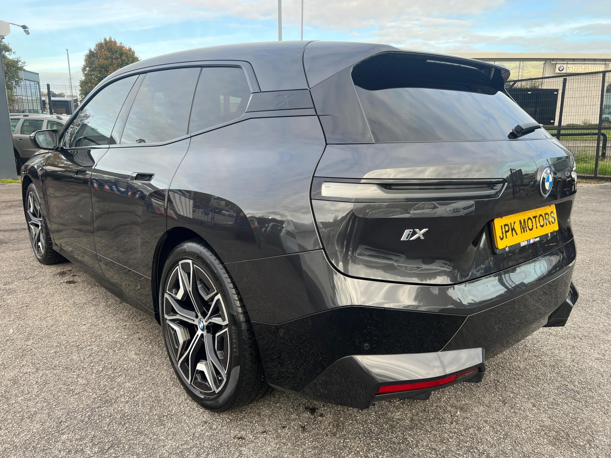BMW IX - Image 7