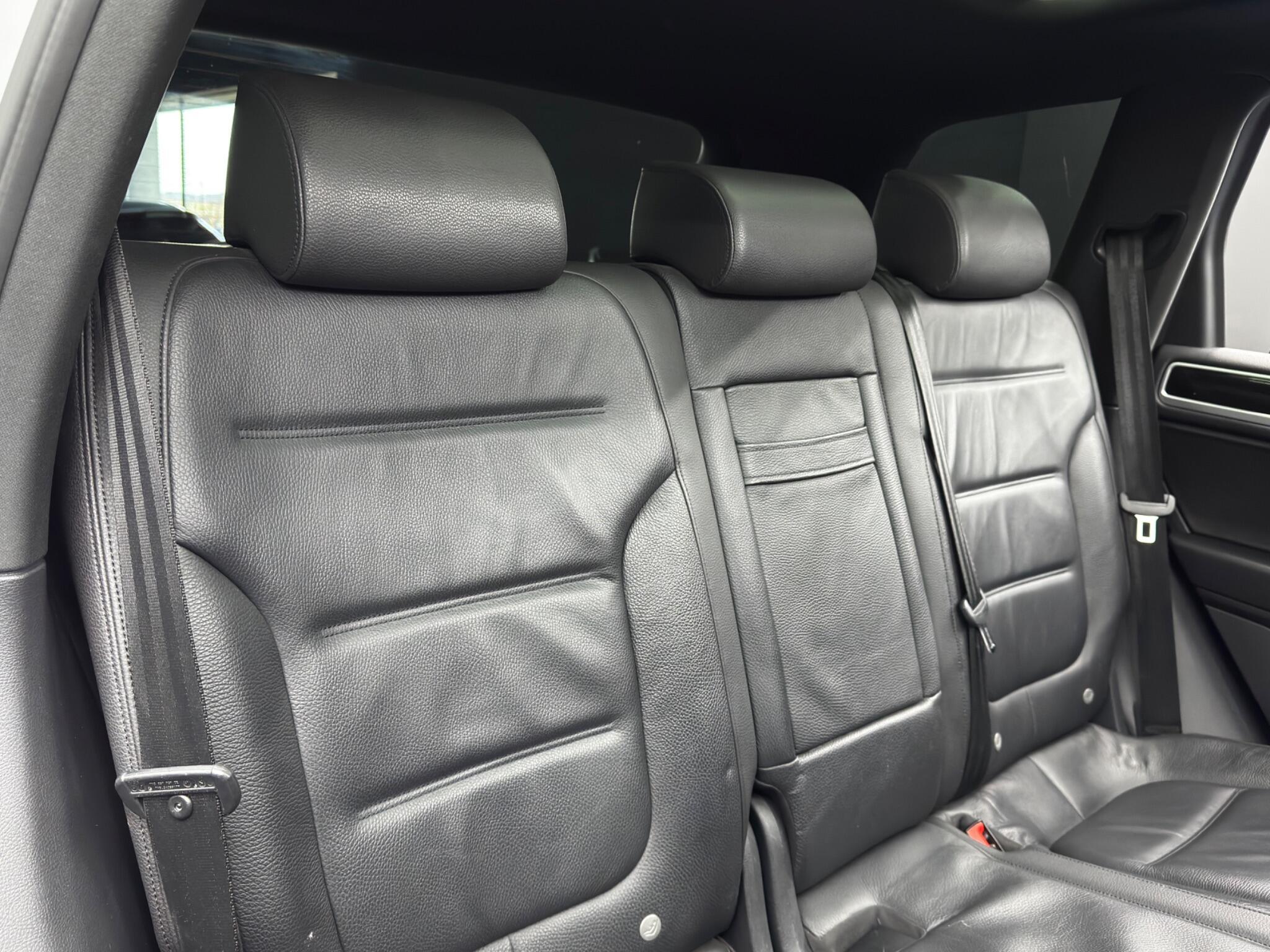 Volkswagen Touareg - Image 15