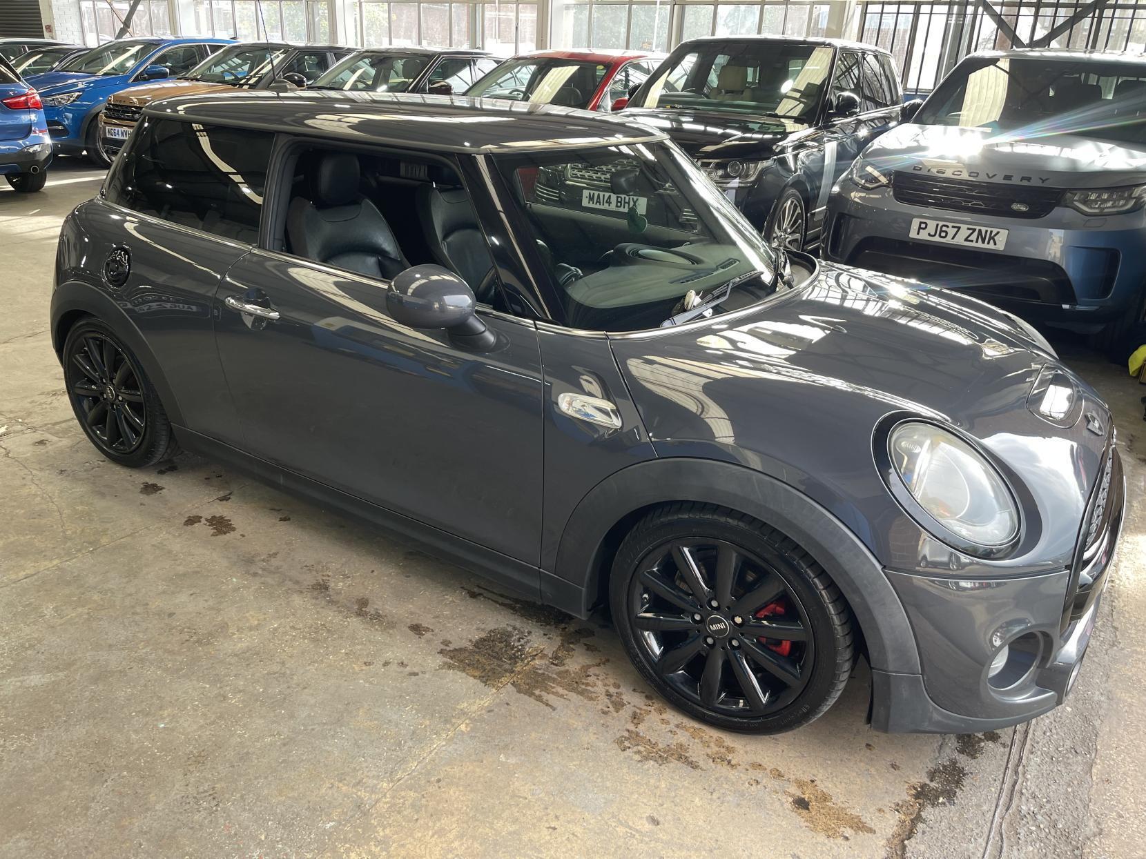MINI Hatch - Image 11