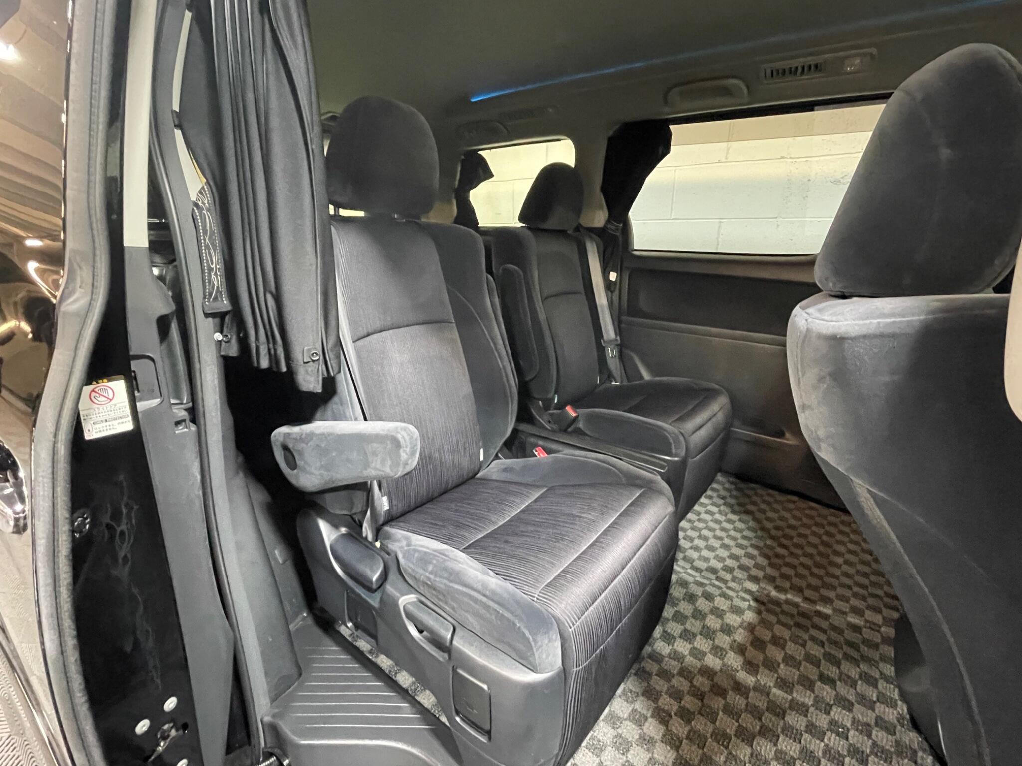 Toyota Vellfire - Image 12