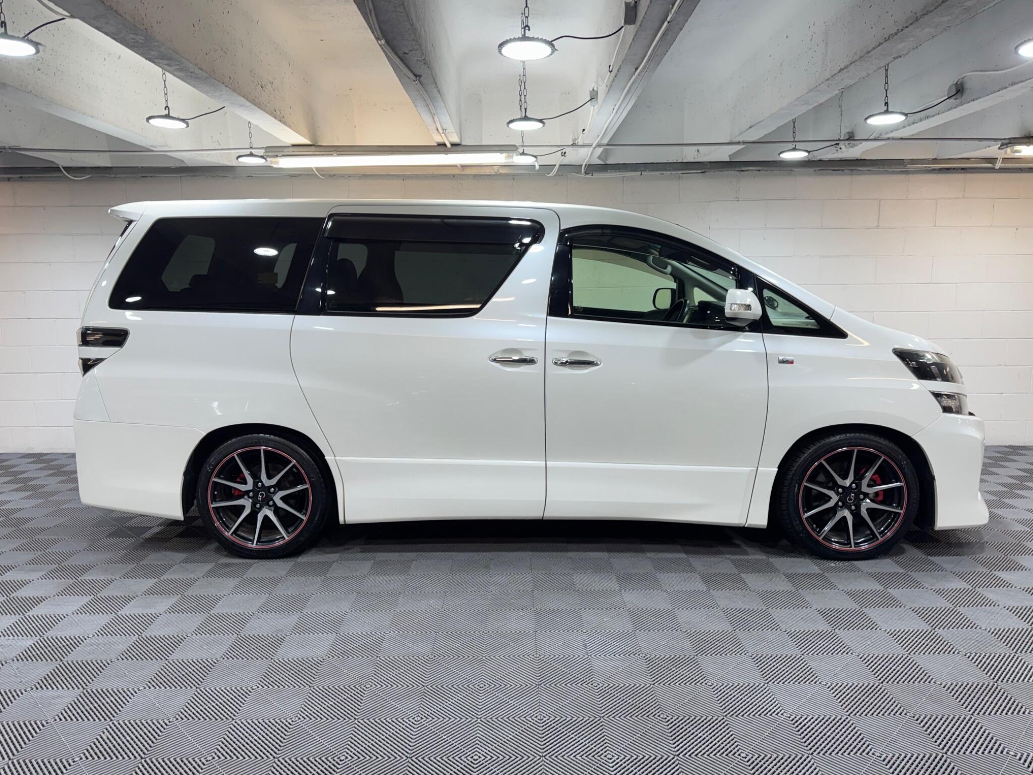 Toyota Vellfire - Image 5
