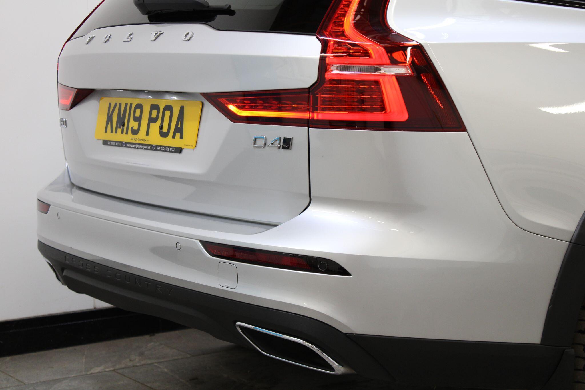 Volvo V60 CROSS COUNTRY - Image 12