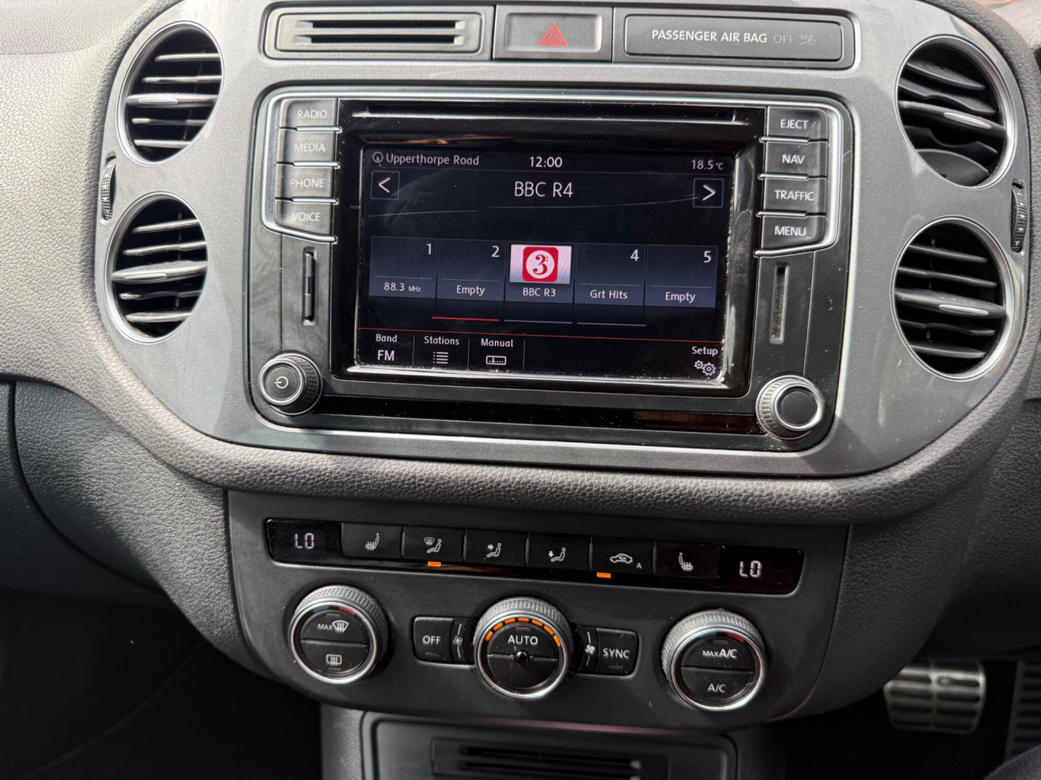 Volkswagen Tiguan - Image 13