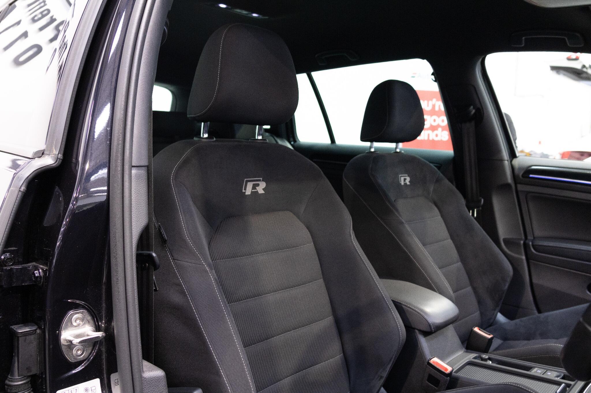 Volkswagen Golf - Image 29