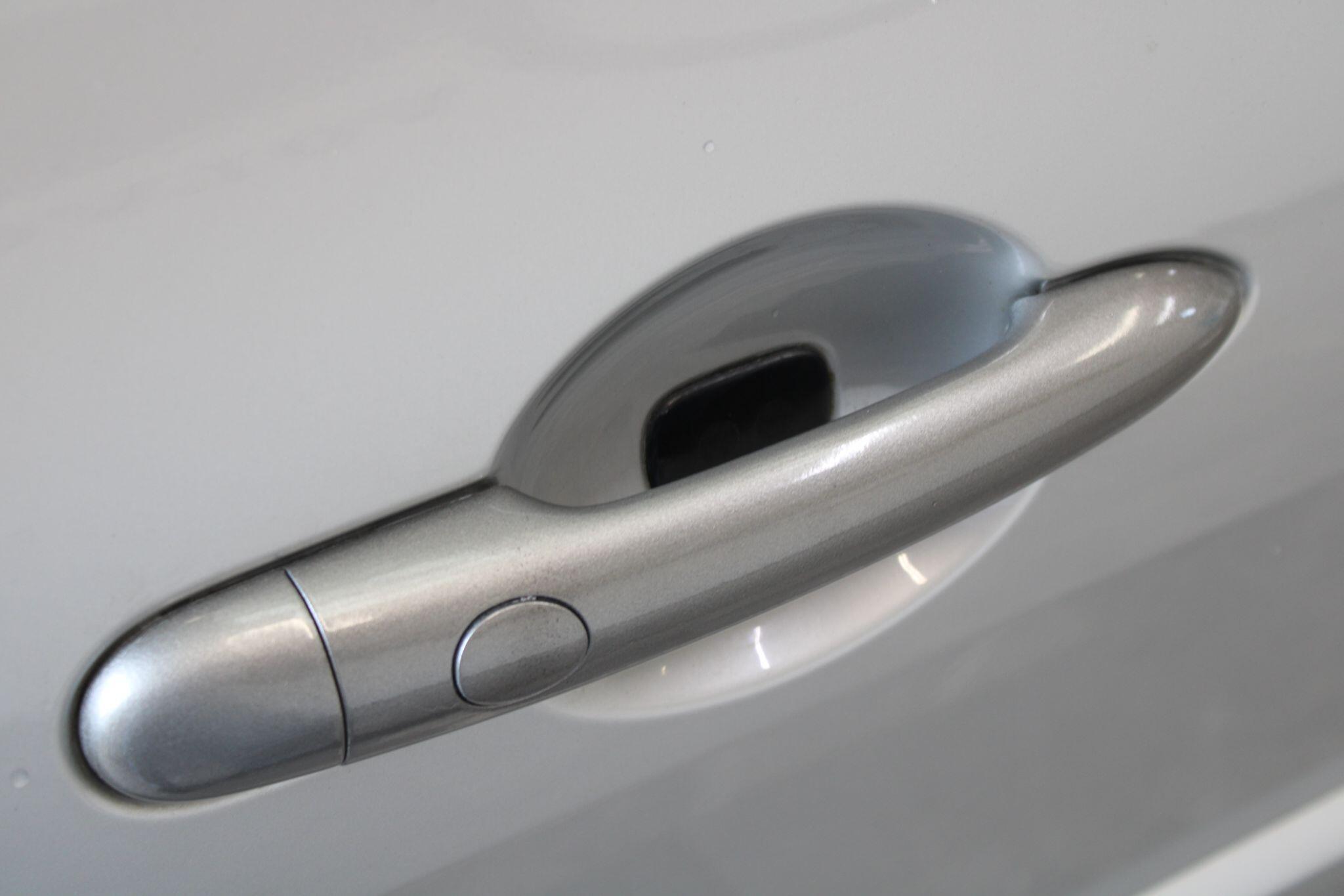 Renault Megane - Image 31