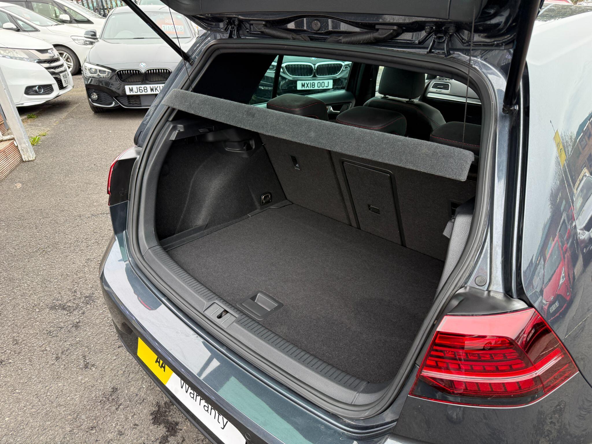 Volkswagen Golf - Image 77