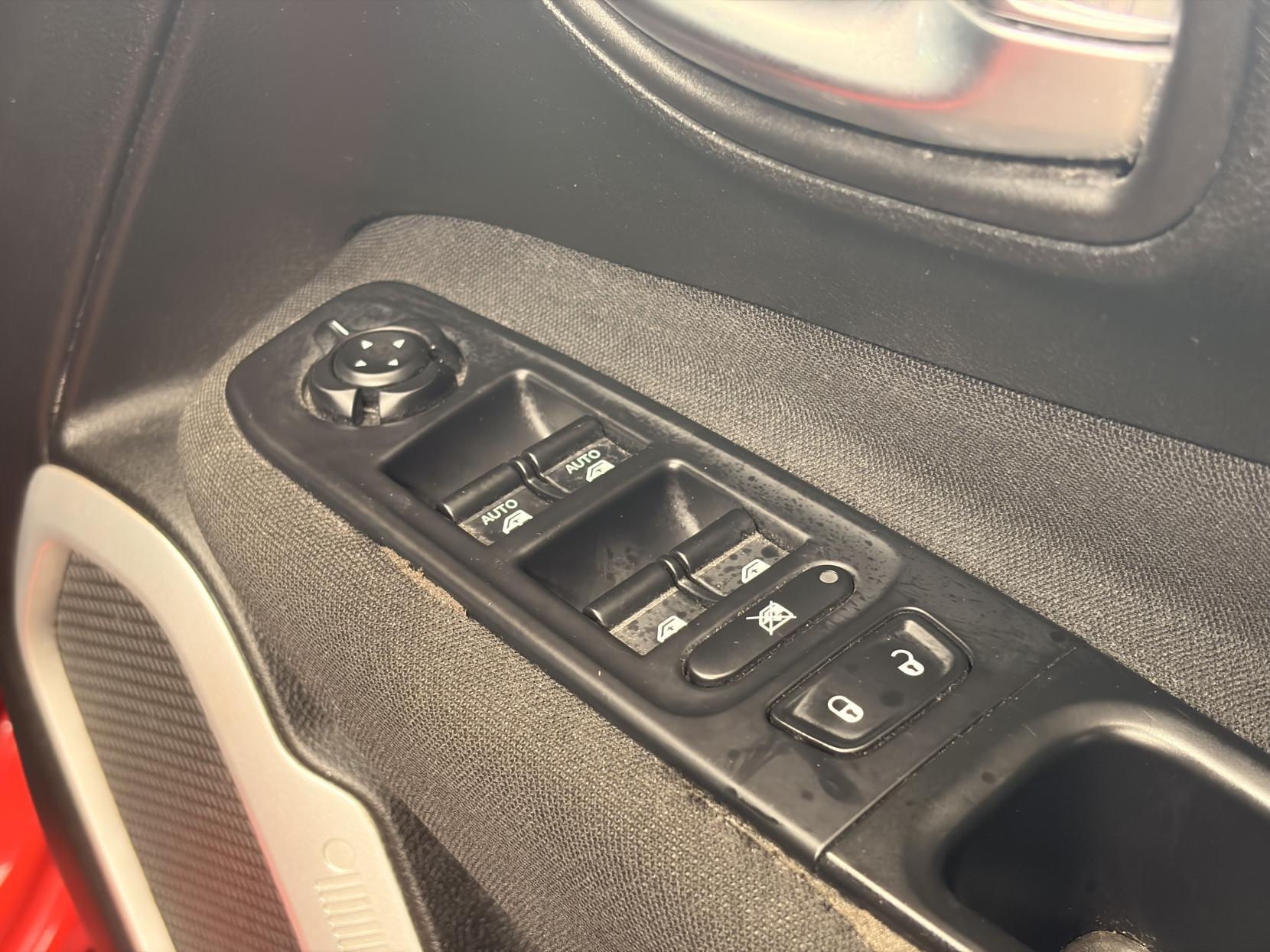 Jeep Renegade - Image 18