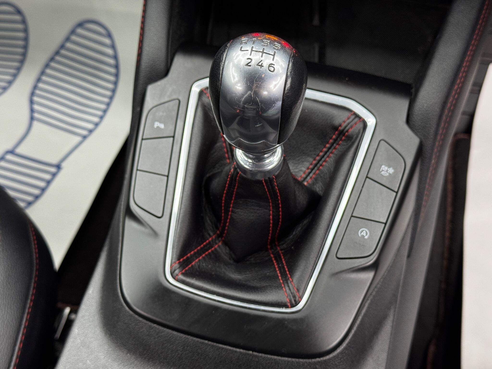 Ford Kuga - Image 27