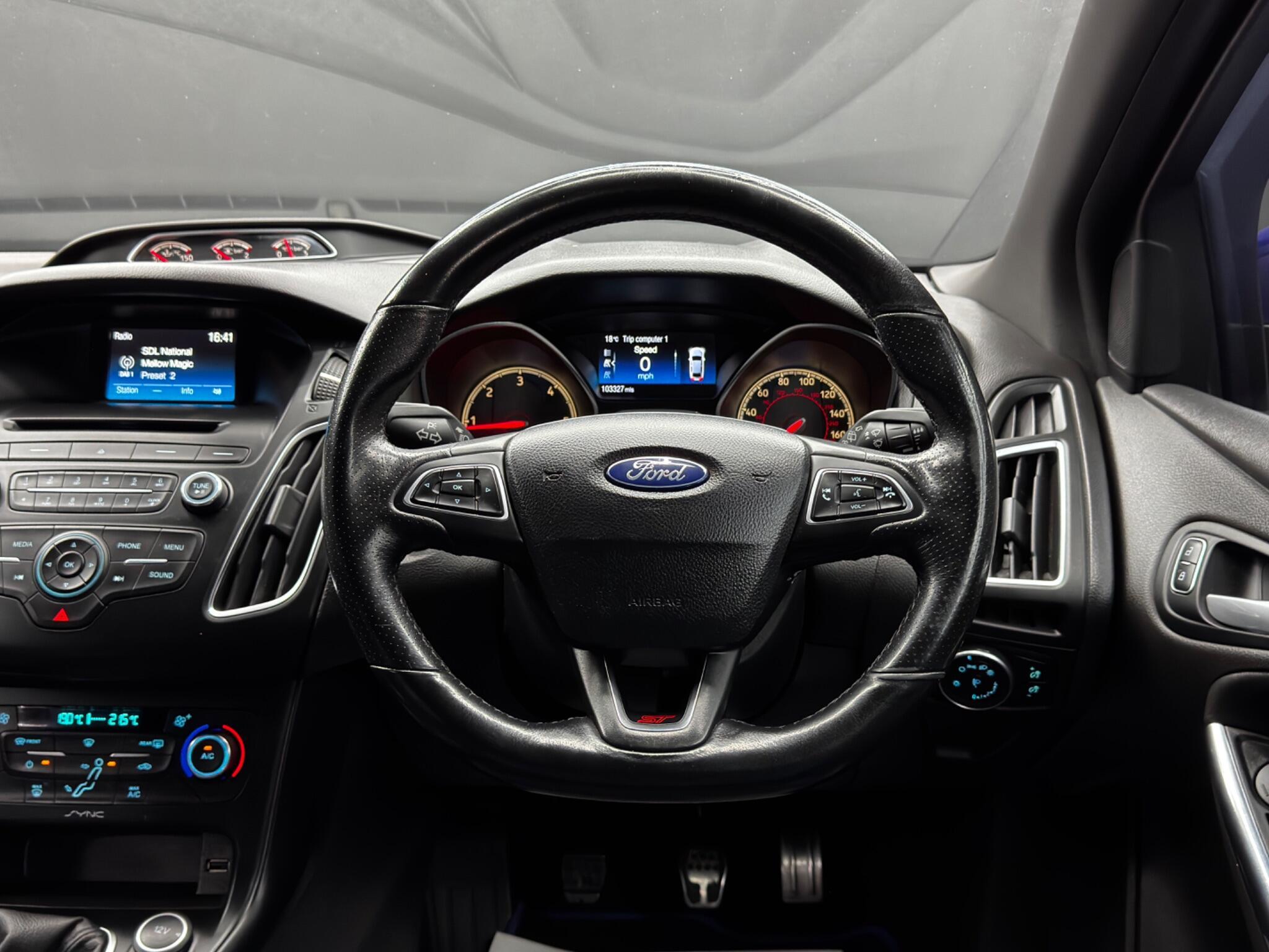 Ford Focus - Image 18